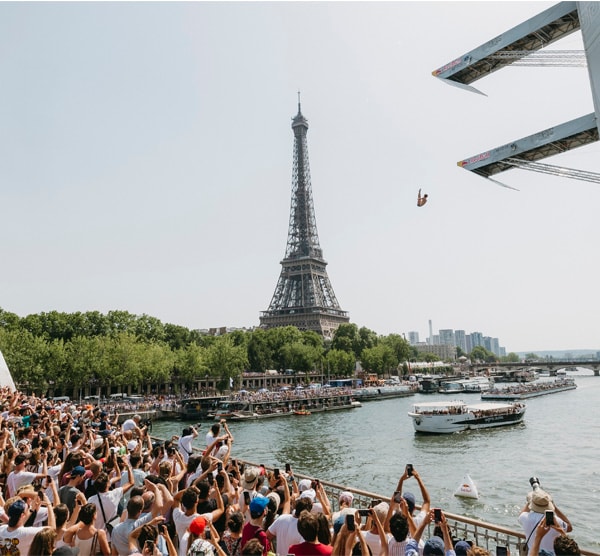 ADRENALINE AND HIGH PRECISION IN PARIS X RED BULL CLIFF DIVING